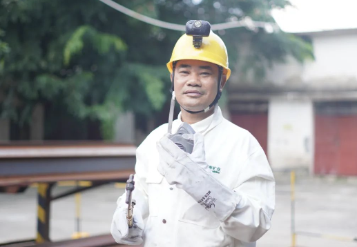 海南(nan)礦業員(yuan)工(gong)李勇:全國(guo)表彰！海南(nan)礦業員(yuan)工(gong)李勇榮膺全國(guo)勞動(dòng)模範