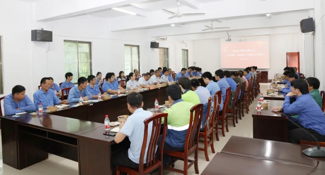海南(nan)礦業召開“中(zhong)秋叙情 統戰聚(ju)力(li)”統戰人(ren)士座談會