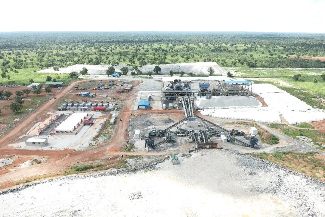 海南(nan)礦業馬裏外派員(yuan)工(gong)堅守(shou)崗位度中(zhong)秋